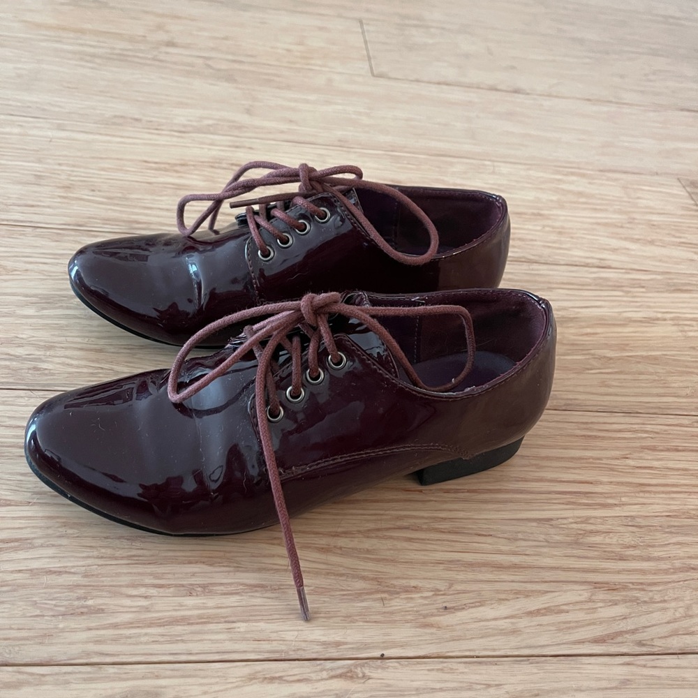 Women’s lace up derby shoes
